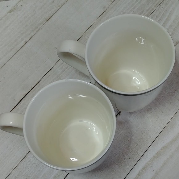 Mr and Mrs Crown Mugs Set of 2 - Picture 3 of 4